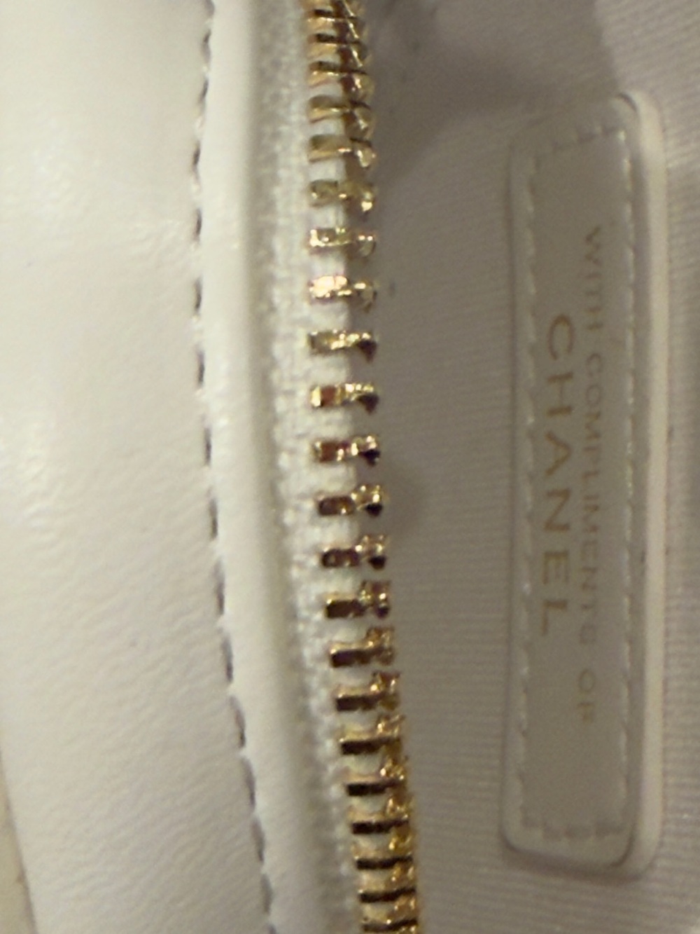 Chanel makeup bag round black and white - Picture 4 of 4